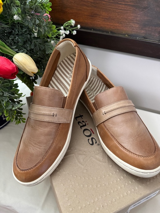 Taos Footwear Shoes - Taos Footwear Upward Women’s Slip-On Penny Loafers in Caramel /Tan 9.5 M EUC